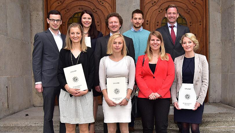 Die neuen Wirtschafts- und Computerkriminalisten im Polizeipräsidium München. Die neuen Wirtschafts- und Computerkriminalisten im Polizeipräsidium München.