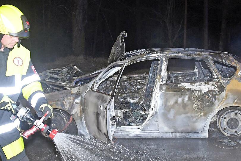 Trümmer und Autowracks auf der A95: Die Bilder vom Bergungseinsatz.