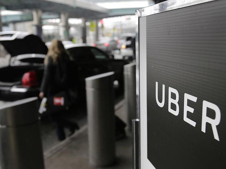 Hamburg ist neben Berlin, München, Düsseldorf, Frankfurt am Main und Köln die sechste Stadt in Deutschland, in der Uber seine Dienstleistungen anbietet.