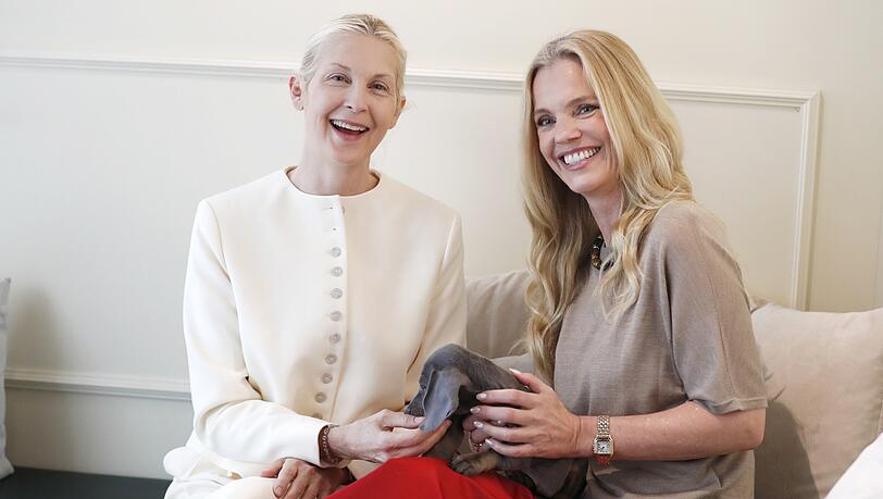 "Gossip Girl"-Star Kelly Rutherford (l.) und Michaela Cordes bei ihrem München-Besuch im Breuninger. "Gossip Girl"-Star Kelly Rutherford (l.) und Michaela Cordes bei ihrem München-Besuch im Breuninger.