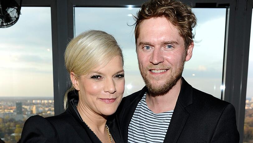 17 Jahre trennen Ina Müller und Musiker Johannes Oerding. Seit 2009 sind die beiden ein Paar. 17 Jahre trennen Ina Müller und Musiker Johannes Oerding. Seit 2009 sind die beiden ein Paar.
