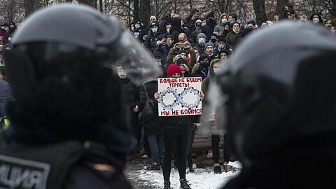 Landesweit sollen bei Nawalny-Protesten in Russland mehr als 2600 Demonstranten festgenommen worden sein.