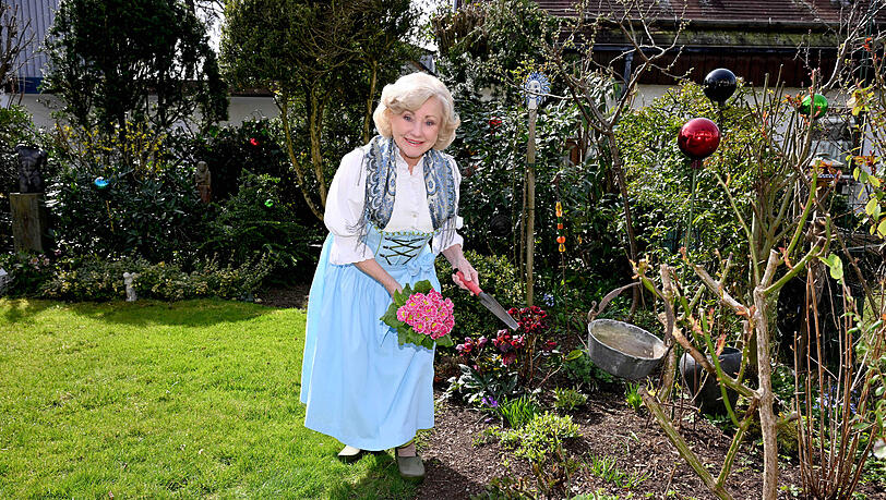 Freut sich auf den Fr&uuml;hling: Margot Hellwig  pflegt und bepflanzt ihren Garten selbst