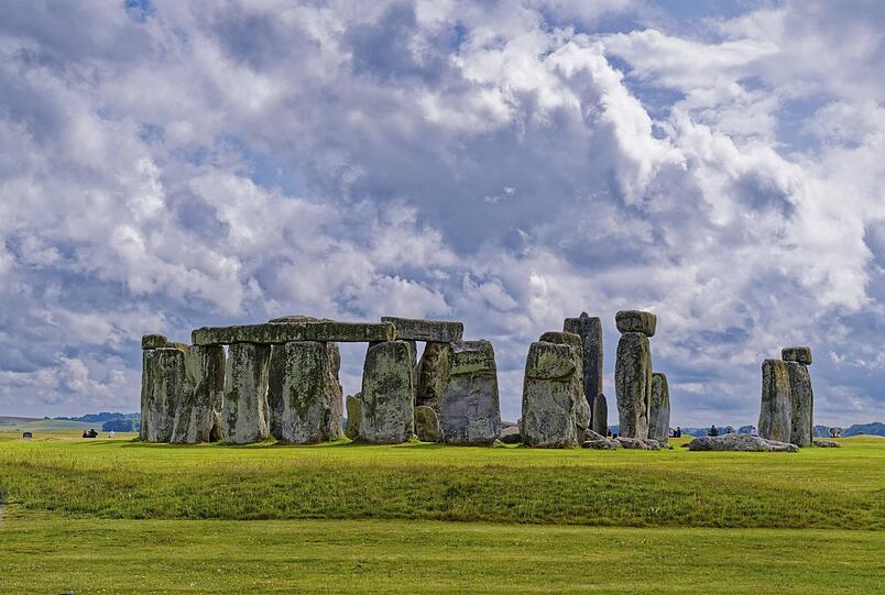 Stonehenge in der südenglischen Grafschaft Wiltshire ist kein Tempel für den Götterkult, hier wurden die Verstorbenen geehrt. Meistens ist es nicht so ruhig, der Steinkreis wirkt eben magisch. Stonehenge in der südenglischen Grafschaft Wiltshire ist kein Tempel für den Götterkult, hier wurden die Verstorbenen geehrt. Meistens ist es nicht so ruhig, der Steinkreis wirkt eben magisch.