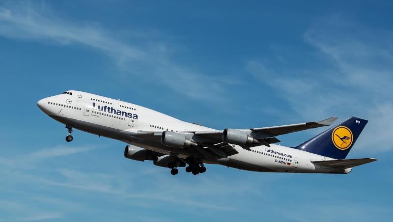 Boeing 747 der Lufthansa im Landeanflug auf Frankfurt.