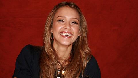 Social Media entdeckt Jessica Albas Frisur aus den 2000er-Jahren neu.
