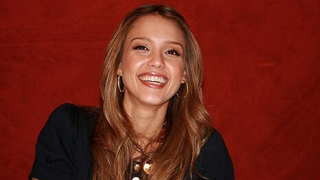 Social Media entdeckt Jessica Albas Frisur aus den 2000er-Jahren neu.