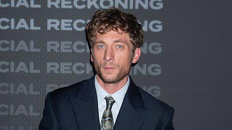 Jeremy Allen White soll eine neue Frau an seiner Seite haben.