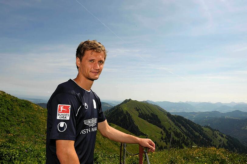 Der erste Aufstieg der Saison ist geschafft: Im Trainingslager in Oberstaufen wanderten die Löwen auf den bei 1.833 Meter liegenden Hochgrad. Sehen Sie hier die Bilder.