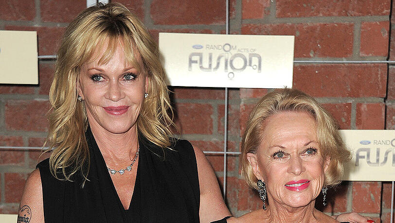 Melanie Griffith (li.) und ihre Mutter Tippi Hedren bei einer Party 2012 in Los Angeles Melanie Griffith (li.) und ihre Mutter Tippi Hedren bei einer Party 2012 in Los Angeles