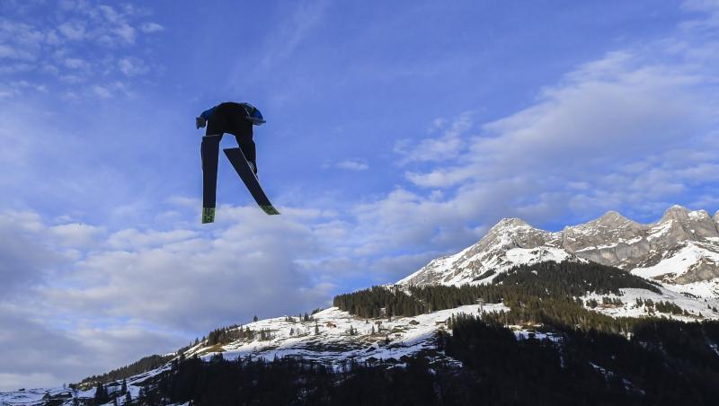 Positiver Corona-Test bei Skispringer bei der Vierschanzentournee. (Symbolbild)