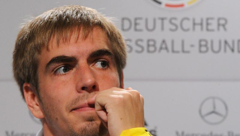 Sorgt nicht nur auf dem Platz für Aufsehen: Philipp Lahm, der vor dem Halbfinale eine Kapitänsdebatte entfachte. Sorgt nicht nur auf dem Platz für Aufsehen: Philipp Lahm, der vor dem Halbfinale eine Kapitänsdebatte entfachte.