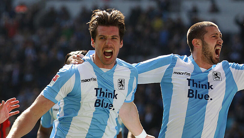 Jan Mauersberger (l) erzielte den wichtigen Treffer beim 1:0-Sieg gegen Paderborn und sicherte damit den Klassenerhalt. Jan Mauersberger (l) erzielte den wichtigen Treffer beim 1:0-Sieg gegen Paderborn und sicherte damit den Klassenerhalt.