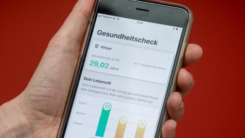 Ein Handybildschirm zeigt eine Gesundheits-App. Foto: Michael Kappeler/dpa Ein Handybildschirm zeigt eine Gesundheits-App. Foto: Michael Kappeler/dpa