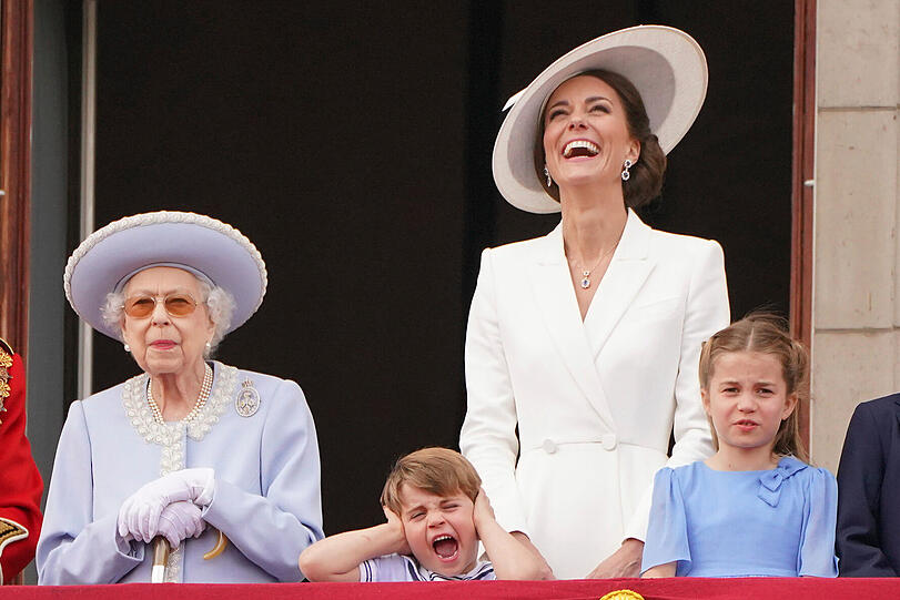 Die Queen, Herzogin Kate und die Urenkel der Königin: Prinzessin Charlotte und Prinz Louis
