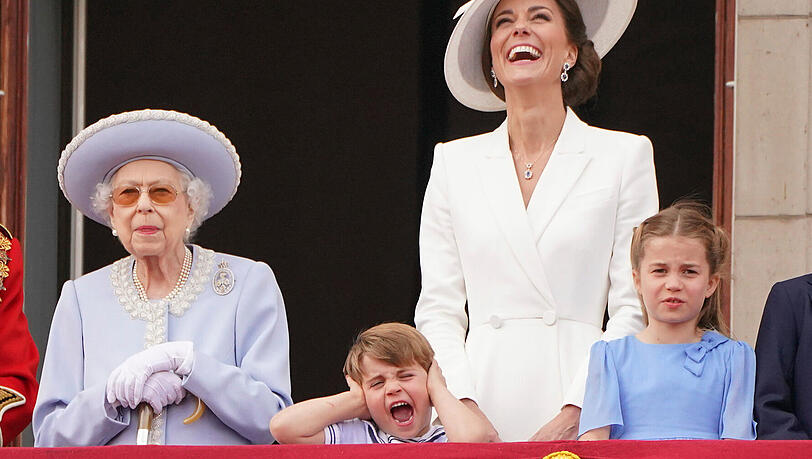 Die Queen, Herzogin Kate und die Urenkel der Königin: Prinzessin Charlotte und Prinz Louis