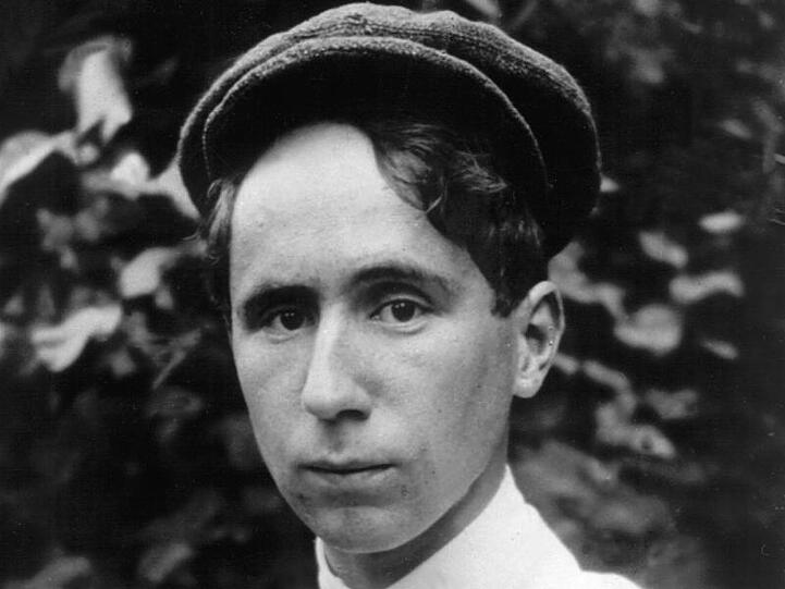 Abbildung von Bertolt Brecht als 20-jähriger im Jahr 1918. Foto: picture alliance / -/dpa/Archivbild