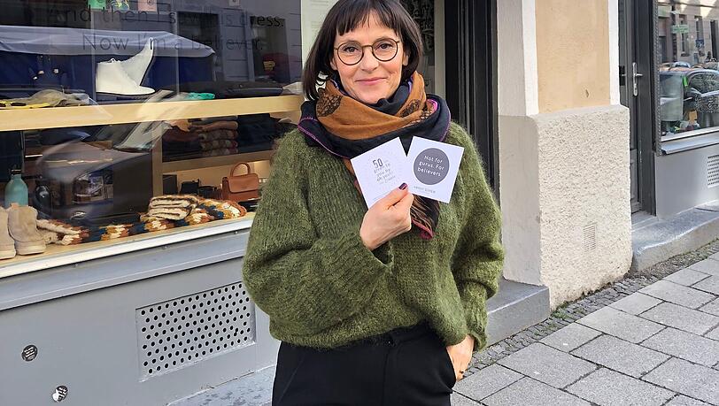 Brigitte von Puttkamer verkauft Gutscheine für Kleidung und Schuhe für jedes Budget. Wer mag, lässt sich von ihr beraten. Brigitte von Puttkamer verkauft Gutscheine für Kleidung und Schuhe für jedes Budget. Wer mag, lässt sich von ihr beraten.