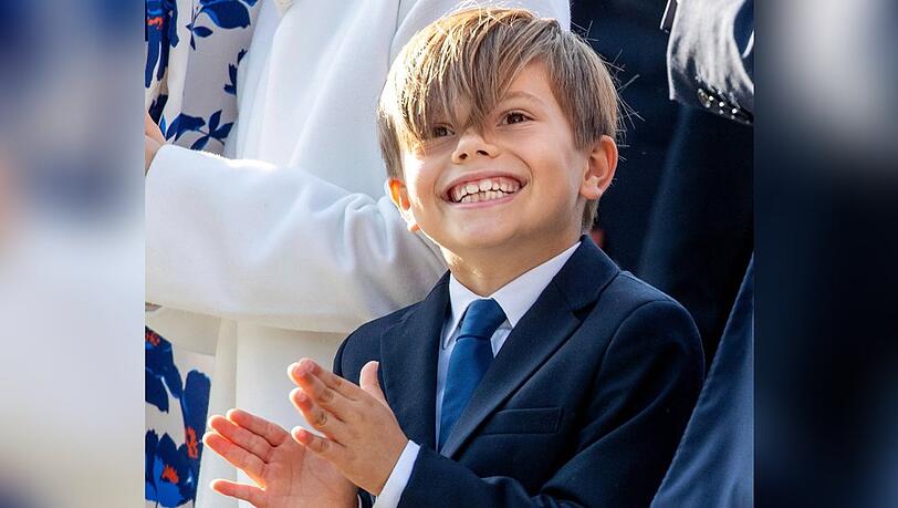 Prinz Oscar hat Spaß beim Thronjubiläum.