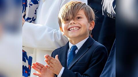 Prinz Oscar hat Spaß beim Thronjubiläum.