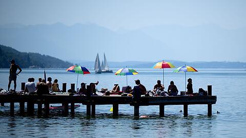 Der Landkreis Starnberg mit seinem bekannten See ist teuer - aber auch wohlhabend. (Archivbild)