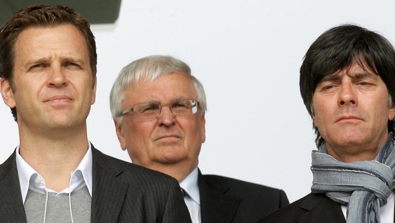 DFB-Boss Theo Zwanziger zwischen Oliver Bierhoff (l.) und Joachim Löw DFB-Boss Theo Zwanziger zwischen Oliver Bierhoff (l.) und Joachim Löw