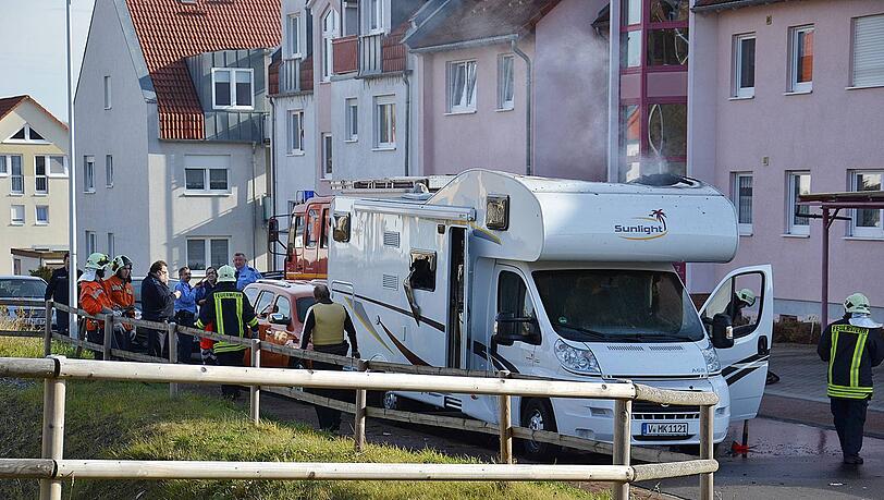 In diesem Wohnwagen starben am 4. November die beiden Terroristen. Hier findet die Polizei die Waffe der ermordeten Kollegin aus Heilbronn. In diesem Wohnwagen starben am 4. November die beiden Terroristen. Hier findet die Polizei die Waffe der ermordeten Kollegin aus Heilbronn.