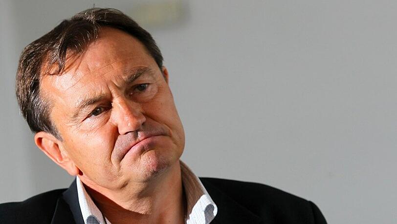 Neuer Trainer bei AEK: Ewald Lienen Neuer Trainer bei AEK: Ewald Lienen