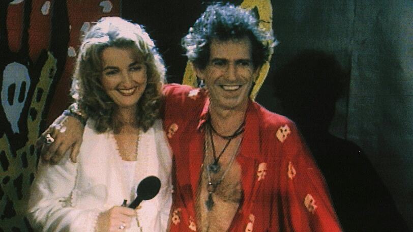 Frauke Ludowig 1995 im Arm von Keith Richards.