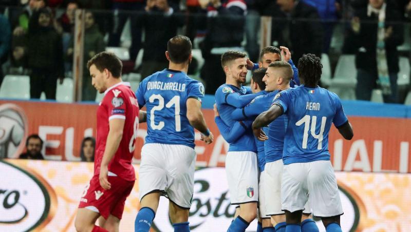 Die Italiener (r) feiern das erste Tor im Spiel gegen Liechtenstein. Die Italiener (r) feiern das erste Tor im Spiel gegen Liechtenstein.