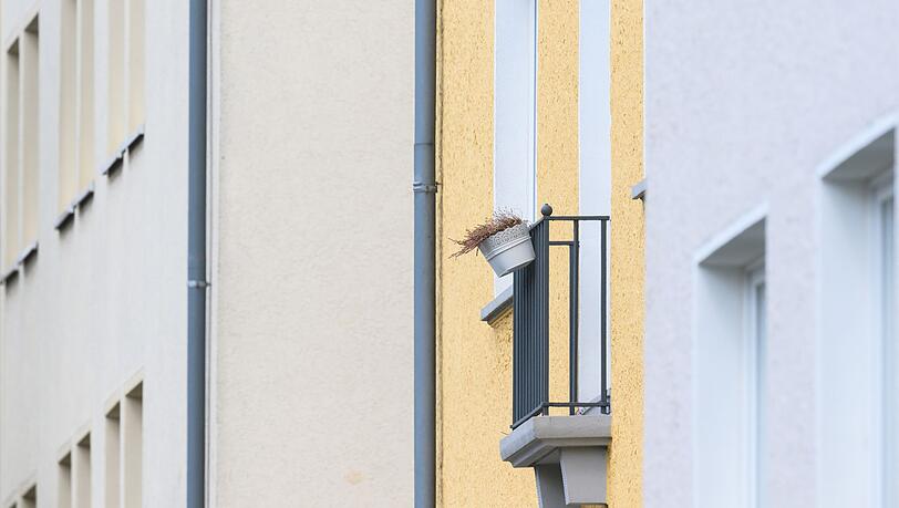 Blick auf Mehrfamilienhäuser in der Innenstadt.