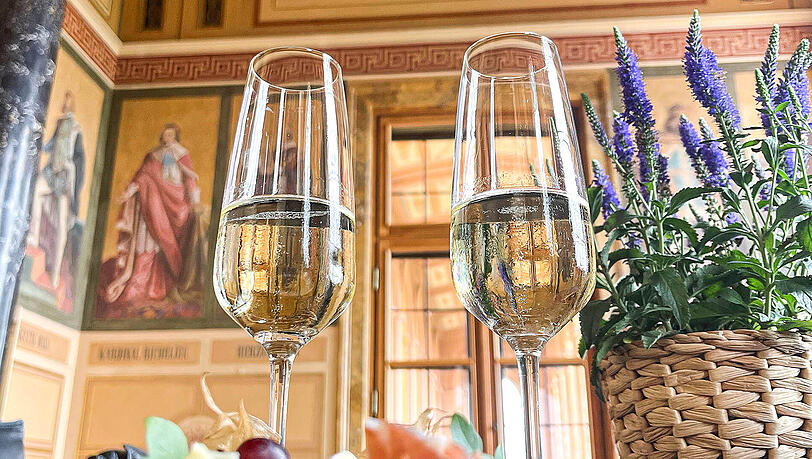 Darf-es-exklusiver-sein-Sonntagsbrunch-im-Herzen-von-M-nchner-Geschichte
