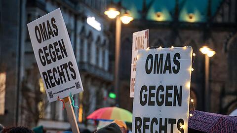 Die Initiative Omas gegen Rechts wird gleich in zwei Bundesländern geehrt - gemeinsam mit einem Musikprojekt in Dresden. (Archivbild)