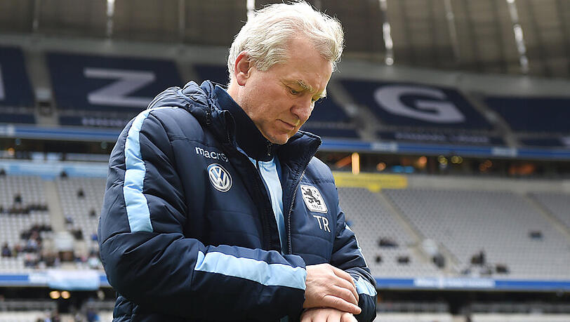 Löwen-Trainer Benno Möhlmann: viel Zeit bleibt ihm nicht mehr, um die Löwen in der 2. Liga zu halten. Löwen-Trainer Benno Möhlmann: viel Zeit bleibt ihm nicht mehr, um die Löwen in der 2. Liga zu halten.
