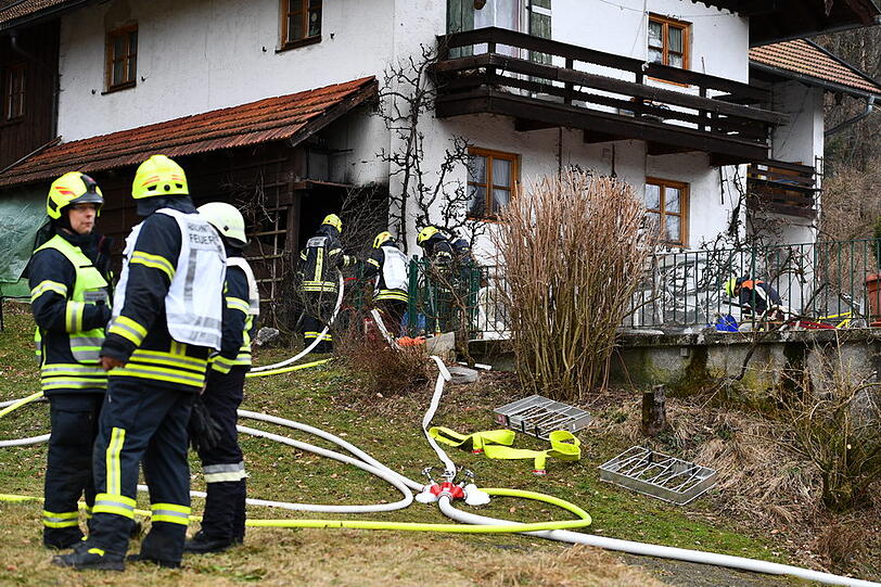 Der Sachschaden beträgt 35.000 Euro - die Ursache für den Kellerbrand ist derzeit noch unklar. Die Bilder vom Feuerwehreinsatz.
