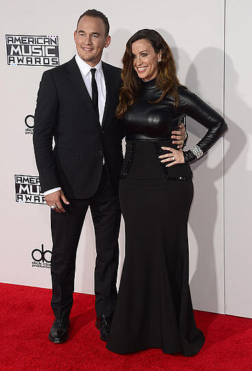 Rapper Souleye (l) mit seiner Frau Alanis Morissette