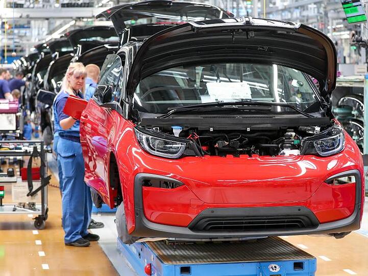 Die SGL Group liefert Carbonfasern für das Elektroauto BMW i3.