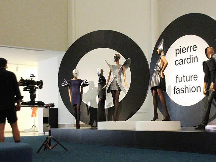 Abgehoben: Spacige Kreationen von Pierre Cardin.