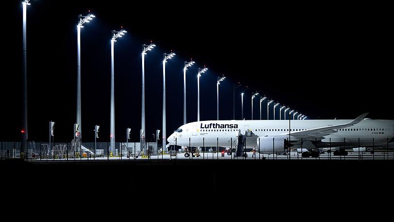 Am M&uuml;nchner Flughafen mussten Passagiere &uuml;ber Nacht in mehreren Lufthansa-Maschinen ausharren. (Symbolbild)