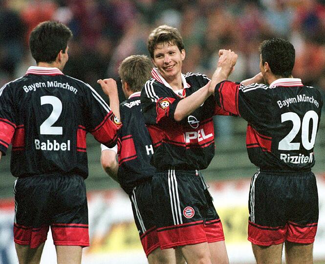 Das Bayern Trikot im Jahr 1998.