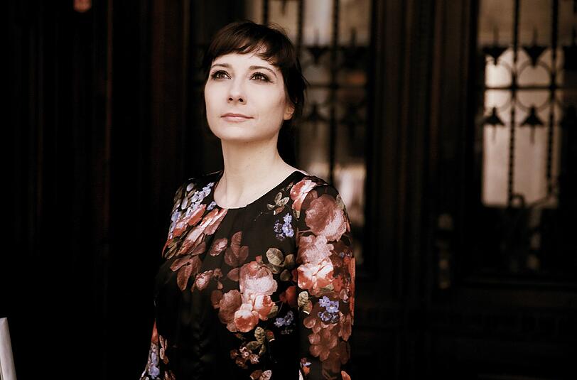 &bdquo;Ich lass&rsquo; mich so leicht ablenken&ldquo;: Nina Fiva Sonnenberg ist trotzdem bei der Sache.