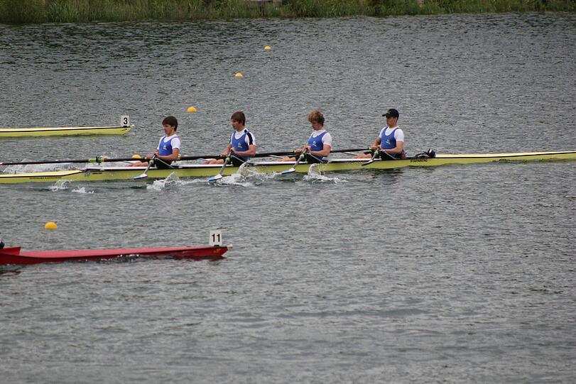 Der Leichtgewichts-Junior-B-Doppelvierer mit Max Gronau (ganz rechts / RGM 72), Max Dennda (Würzburg), Felix Deinlein, Lasse Grimmer, Sarah Marenbach (alle Erlangen) erkämpfte nach einem knallharten Kampf  Bronze.