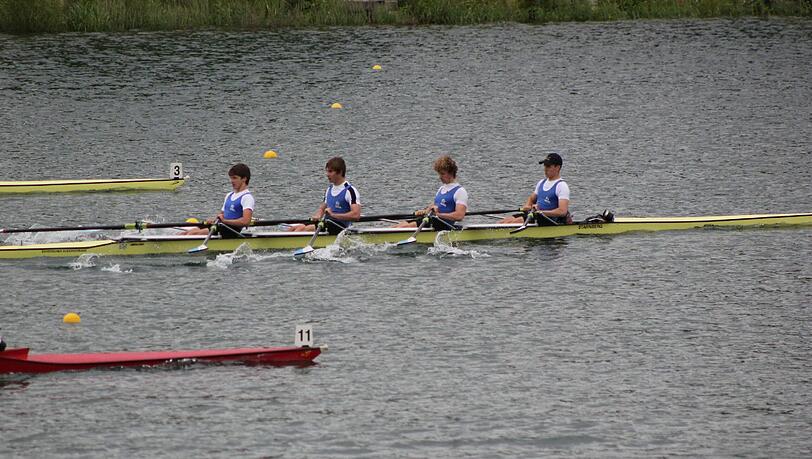 Der Leichtgewichts-Junior-B-Doppelvierer mit Max Gronau (ganz rechts / RGM 72), Max Dennda (Würzburg), Felix Deinlein, Lasse Grimmer, Sarah Marenbach (alle Erlangen) erkämpfte nach einem knallharten Kampf  Bronze.