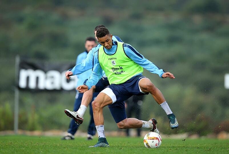 Vormittagstraining im Regen, Ankunft von Oberlöwe Peter Cassalette, kräfteraubender Zirkel am Nachmittag: Sehen Sie hier die Bilder vom dritten Tag des TSV 1860 in Estepona.