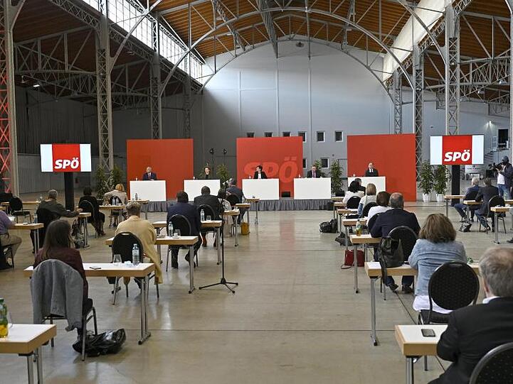 Der Bundesparteivorstand der SPÖ nimmt an einer Pressekonferenz zum Thema "Ergebnis der SPÖ-Mitgliederbefragung" teil.