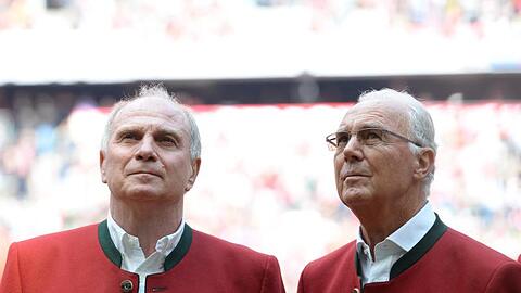 Wollen Bayerns Geisterspiel gegen Frankfurt live im Stadion verfolgen: Uli Hoeneß (l) und Franz Beckenbauer.