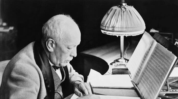 Richard Strauss beim Komponieren in seiner Garmischer Villa.