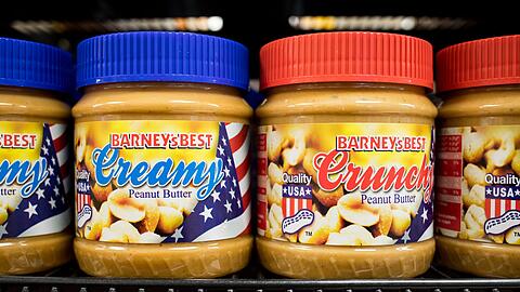 Auf die Einfuhr von US-Produkten wie Erdnussbutter sollen wieder Zusatzzölle fällig werden. (Archivbild)