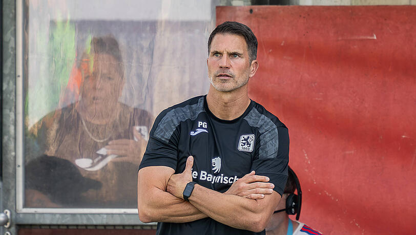 Wer reinkommt, bestimme noch immer ich: 1860-Trainer Glöckner hat derzeit eine rappelvolle Gästeliste für den weiß-blauen Stammelf-Klub.