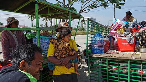 Kambodschaner aus den D&ouml;rfern nahe der Grenze zu Thailand sind erneut auf der Flucht.